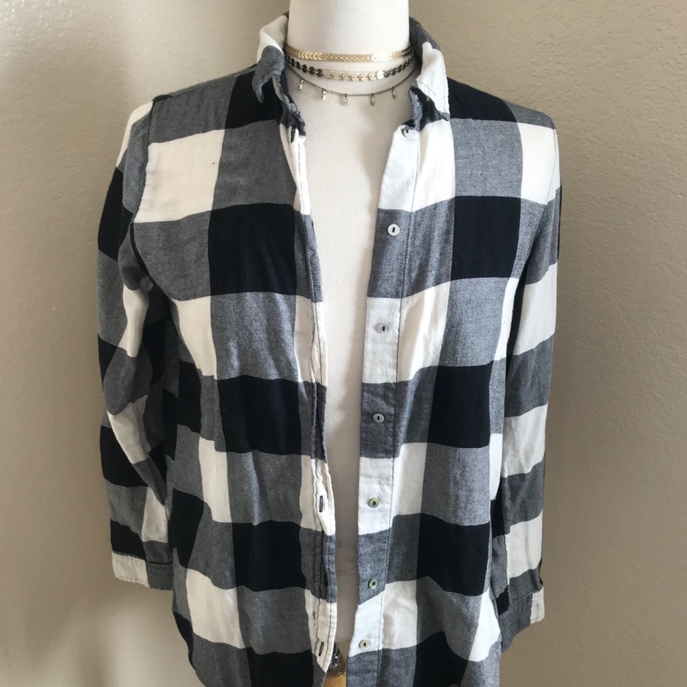 FOREVER 21 Checkered Flannel Black White
Size XS